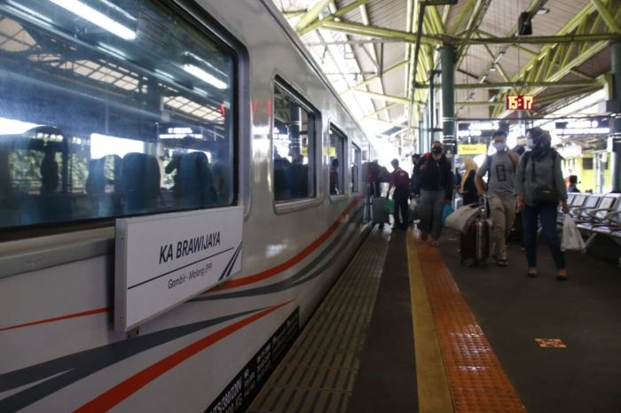 Ke Malang dari Stasiun Gambir Naik Brawijaya dan Gajayana