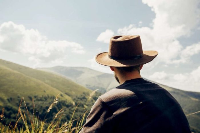 5 Rekomendasi Topi Traveling Pria Yang Nyaman